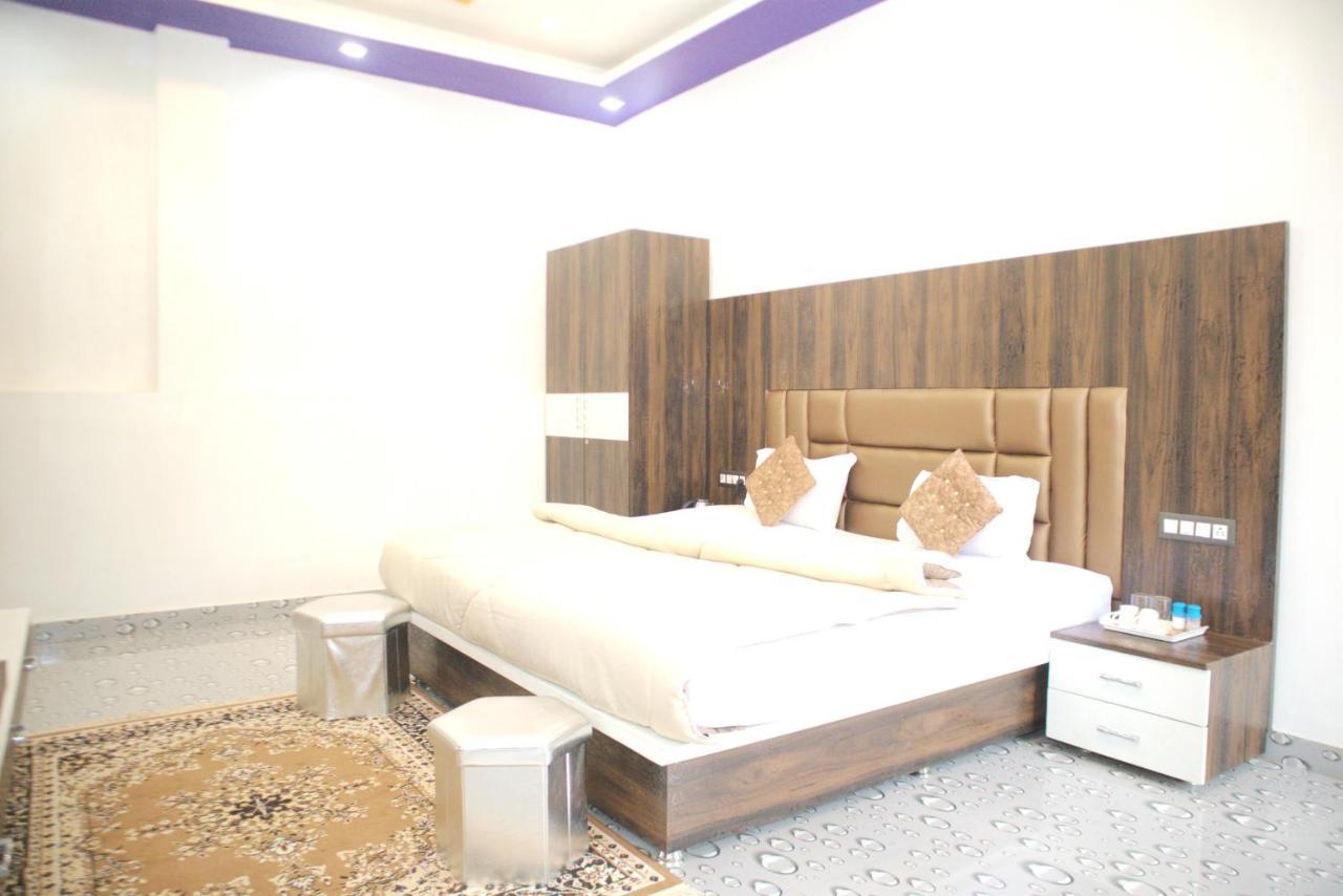Rajmahal Resort Патна Екстериор снимка